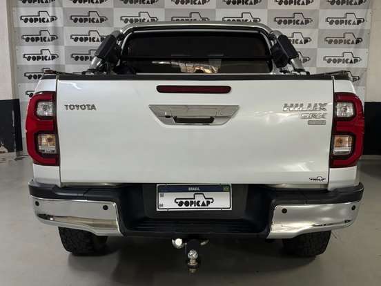 TOYOTA-HILUX-2.8 D-4D TURBO DIESEL CD SRX PLUS 4X4 AUTOMÁTICO TOYOTA-HILUX-2023
