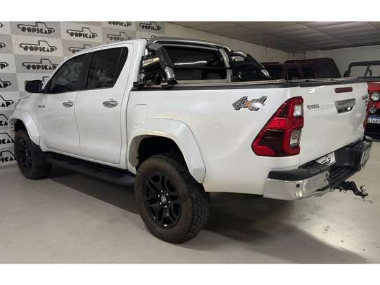 TOYOTA-HILUX-2023