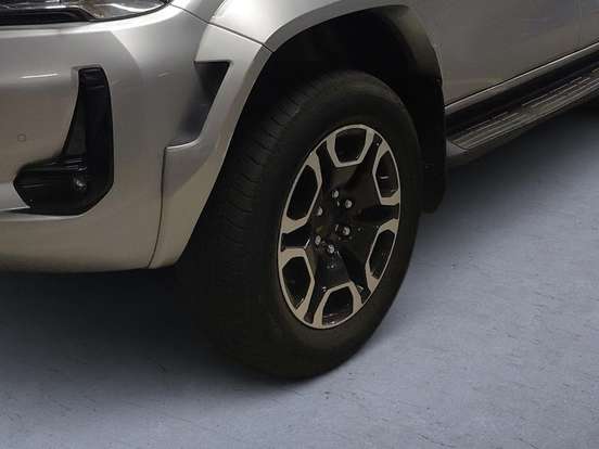TOYOTA-HILUX-2.8 D-4D TURBO DIESEL CD SRX PLUS 4X4 AUTOMÁTICO TOYOTA-HILUX-2024