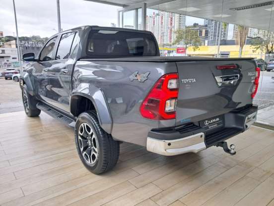 TOYOTA-HILUX-2024
