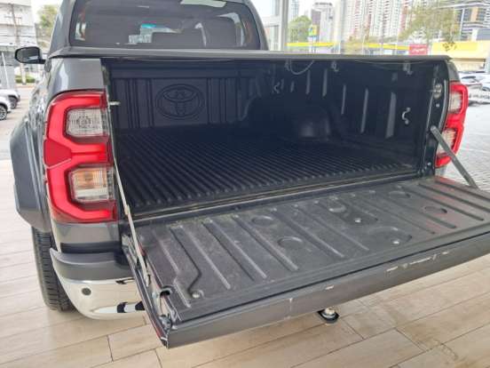 TOYOTA-HILUX-2024