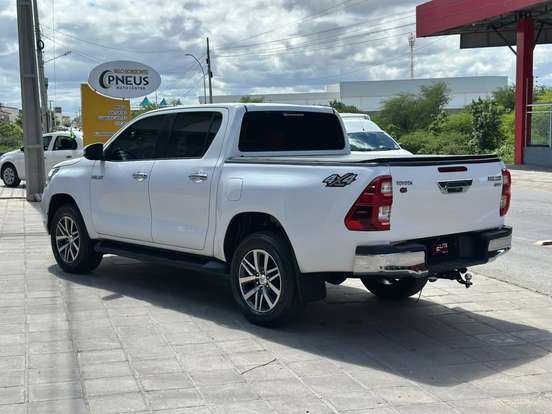 TOYOTA-HILUX-2018