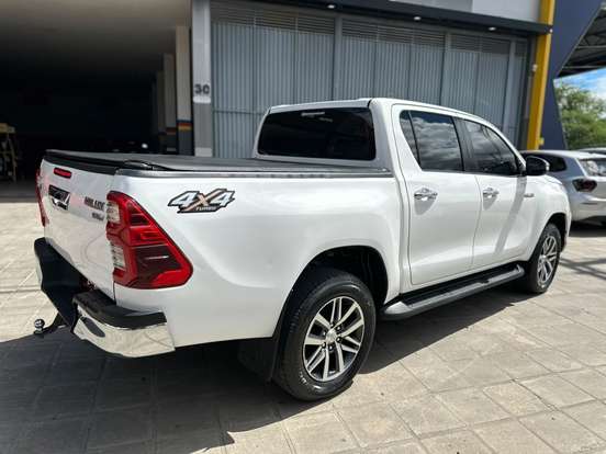 TOYOTA-HILUX-2018