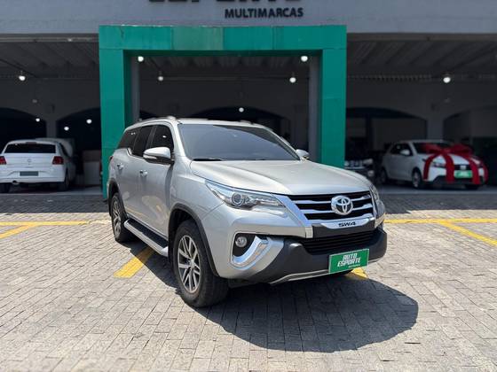 TOYOTA HILUX 2.8 SRX 4X4 CD 16V DIESEL 4P AUTOMÁTICO