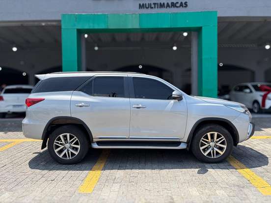 TOYOTA-HILUX-2.8 SRX 4X4 CD 16V DIESEL 4P AUTOMÁTICO TOYOTA-HILUX-2017