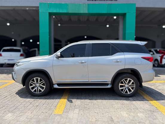 TOYOTA-HILUX-2.8 SRX 4X4 CD 16V DIESEL 4P AUTOMÁTICO TOYOTA-HILUX-2017