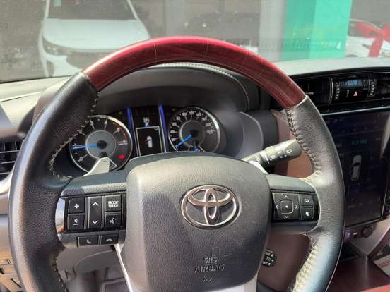 TOYOTA-HILUX-2017