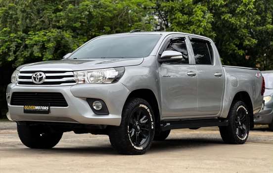 TOYOTA-HILUX-2017