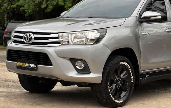 TOYOTA-HILUX-2017