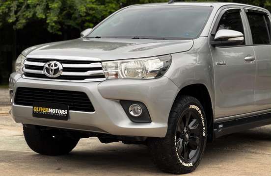 TOYOTA-HILUX-2017