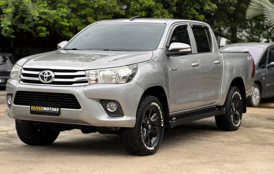 TOYOTA-HILUX-2017