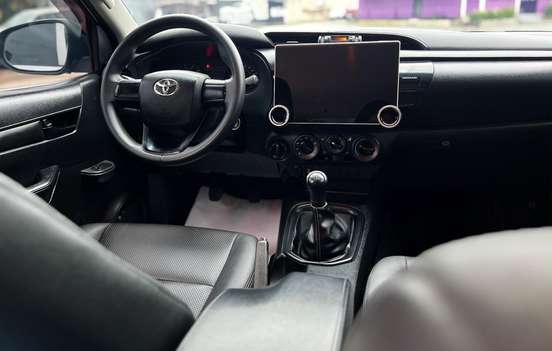 TOYOTA-HILUX-2017