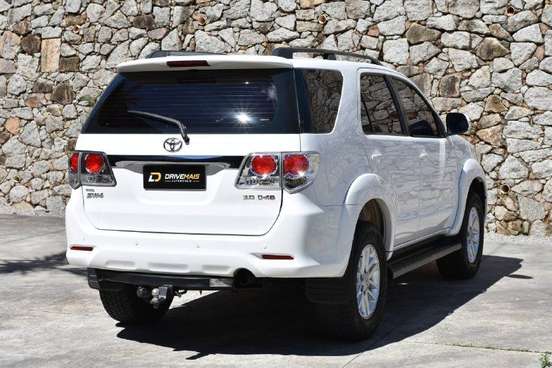 TOYOTA-HILUX-2012