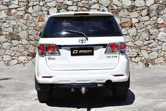 TOYOTA-HILUX-2012