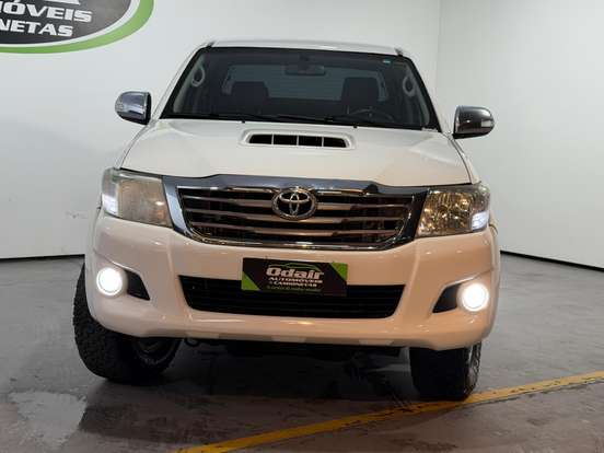 TOYOTA-HILUX-2014