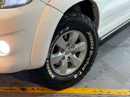 TOYOTA-HILUX-3.0 SRV 4X4 CD 16V TURBO INTERCOOLER DIESEL 4P AUTOMÁTICO TOYOTA-HILUX-2014