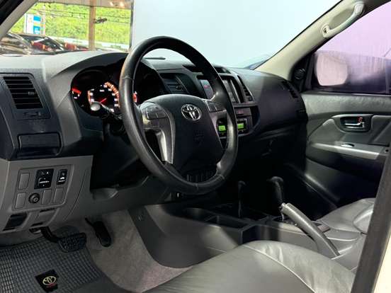 TOYOTA-HILUX-2014