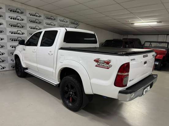 TOYOTA-HILUX-3.0 SRV 4X4 CD 16V TURBO INTERCOOLER DIESEL 4P AUTOMÁTICO TOYOTA-HILUX-2011