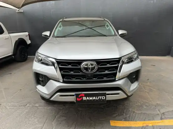 TOYOTA-HILUX SW4-2023