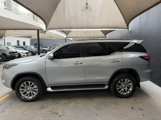 TOYOTA-HILUX SW4-2.8 D-4D TURBO DIESEL SRX 7L 4X4 AUTOMÁTICO TOYOTA-HILUX SW4-2023