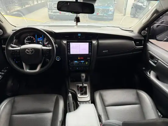 TOYOTA-HILUX SW4-2023