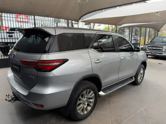 TOYOTA-HILUX SW4-2023