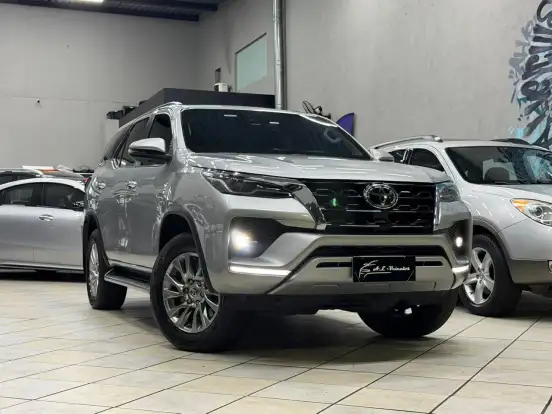 TOYOTA-HILUX SW4-2.8 D-4D TURBO DIESEL SRX 7L 4X4 AUTOMÁTICO TOYOTA-HILUX SW4-2021
