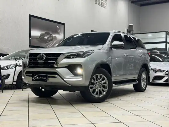 TOYOTA-HILUX SW4-2.8 D-4D TURBO DIESEL SRX 7L 4X4 AUTOMÁTICO TOYOTA-HILUX SW4-2021