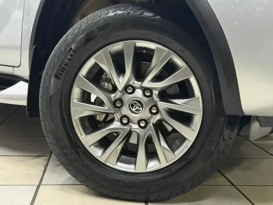 TOYOTA-HILUX SW4-2.8 D-4D TURBO DIESEL SRX 7L 4X4 AUTOMÁTICO TOYOTA-HILUX SW4-2021