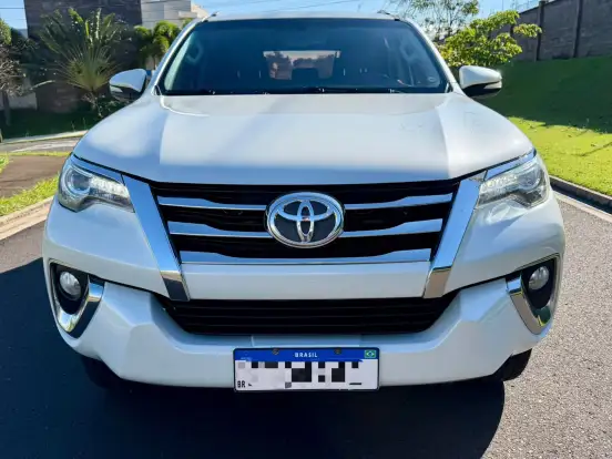 TOYOTA-HILUX SW4-2.8 SRX 4X4 7 LUGARES 16V TURBO INTERCOOLER DIESEL 4P AUTOMÁTICO TOYOTA-HILUX SW4-2016