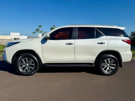 TOYOTA-HILUX SW4-2.8 SRX 4X4 7 LUGARES 16V TURBO INTERCOOLER DIESEL 4P AUTOMÁTICO TOYOTA-HILUX SW4-2016