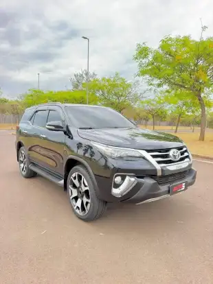 TOYOTA-HILUX SW4-2.8 SRX 4X4 7 LUGARES 16V TURBO INTERCOOLER DIESEL 4P AUTOMÁTICO TOYOTA-HILUX SW4-2017