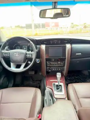 TOYOTA-HILUX SW4-2017