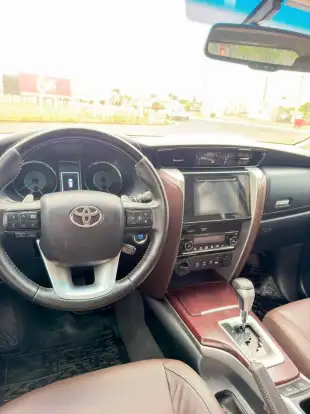 TOYOTA-HILUX SW4-2017