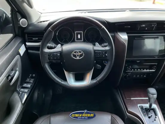 TOYOTA-HILUX SW4-2016