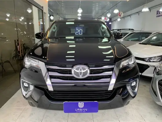 TOYOTA HILUX SW4 2.8 SRX 4X4 7 LUGARES 16V TURBO INTERCOOLER DIESEL 4P AUTOMÁTICO