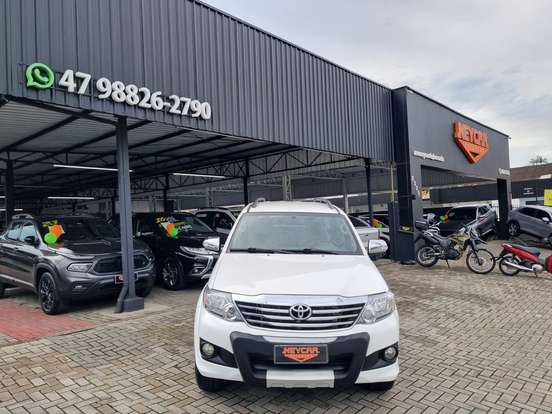TOYOTA-HILUX SW4-2012