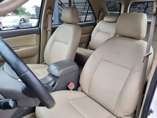 TOYOTA-HILUX SW4-2012