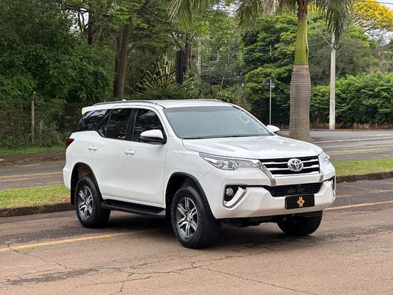 TOYOTA-HILUX SW4-2017