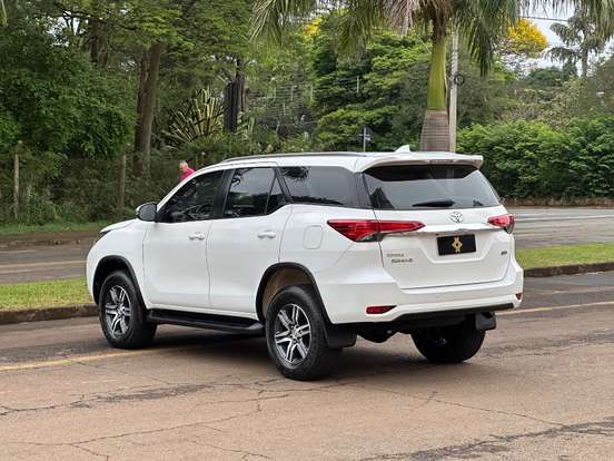 TOYOTA-HILUX SW4-2.7 SR 4X2 16V FLEX 4P AUTOMÁTICO TOYOTA-HILUX SW4-2017