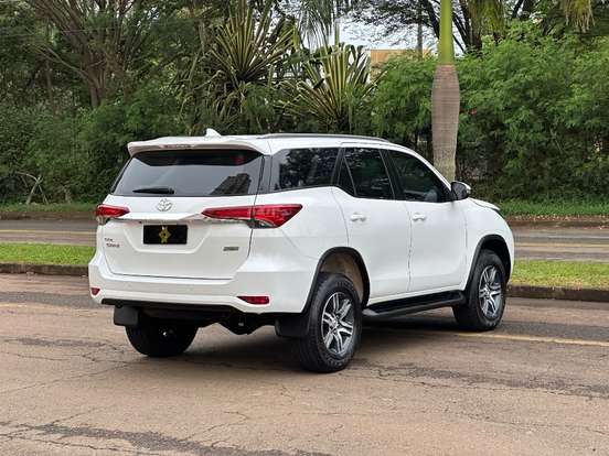 TOYOTA-HILUX SW4-2017