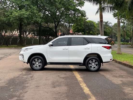 TOYOTA-HILUX SW4-2017