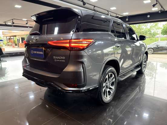TOYOTA-HILUX SW4-2023
