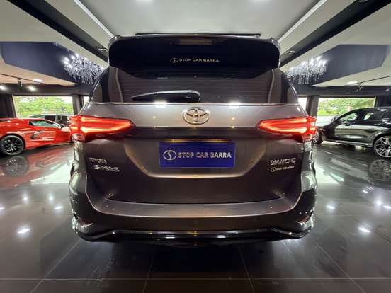 TOYOTA-HILUX SW4-2023
