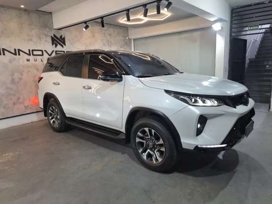 TOYOTA-HILUX SW4-2024
