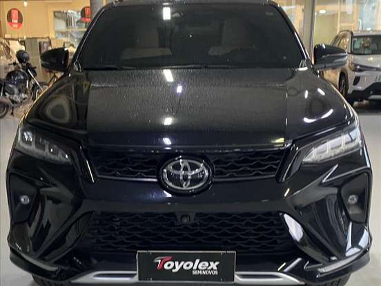 TOYOTA-HILUX SW4-2.8 D-4D TURBO DIESEL DIAMOND 7L 4X4 AUTOMÁTICO TOYOTA-HILUX SW4-2023