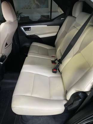 TOYOTA-HILUX SW4-2023