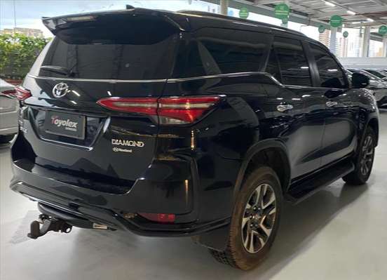 TOYOTA-HILUX SW4-2023
