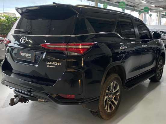 TOYOTA-HILUX SW4-2.8 D-4D TURBO DIESEL DIAMOND 7L 4X4 AUTOMÁTICO TOYOTA-HILUX SW4-2023
