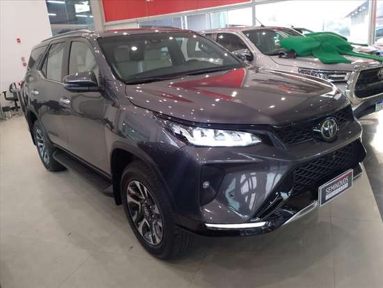 TOYOTA-HILUX SW4-2025